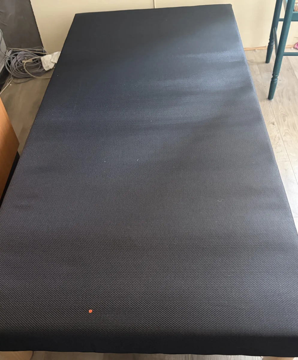 Lit de 90 tout neuf matelas et sommier
